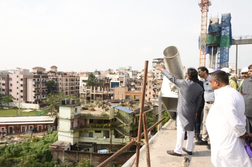 मुख्यमंत्री हेमन्त सोरेन का फ्लाईओवर का किया औचक निरीक्षण, कार्य प्रगति पर दिए दिशा-निर्देश