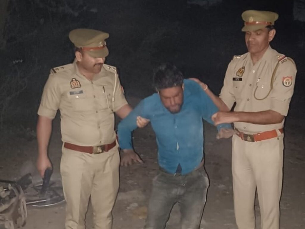 बदमाशों ने बैंक सीआरओ को लूटा, पुलिस और बदमाशों के बीच हुई मुठभेड़