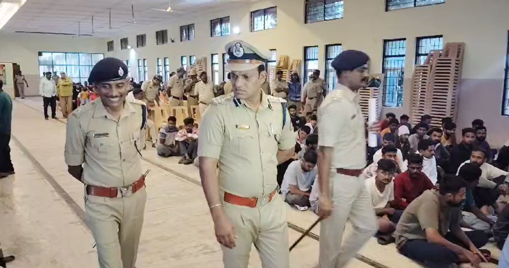 धारवाड़ पुलिस ने 83 लैपटॉप चोरी करने के मामले में 26 आरोपियों को गिरफ्तार किया