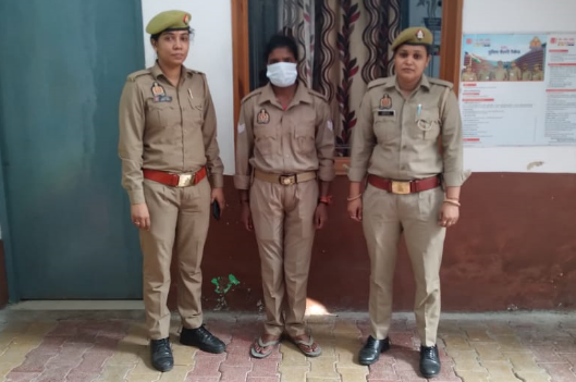 फर्जी महिला हेड कॉन्स्टेबल गिरफ्तार, वसूली के आरोप में पुलिस ने की कार्रवाई