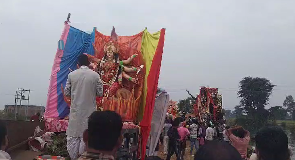 तेंदूखेड़ा में मां दुर्गाजी की भव्य शोभायात्रा