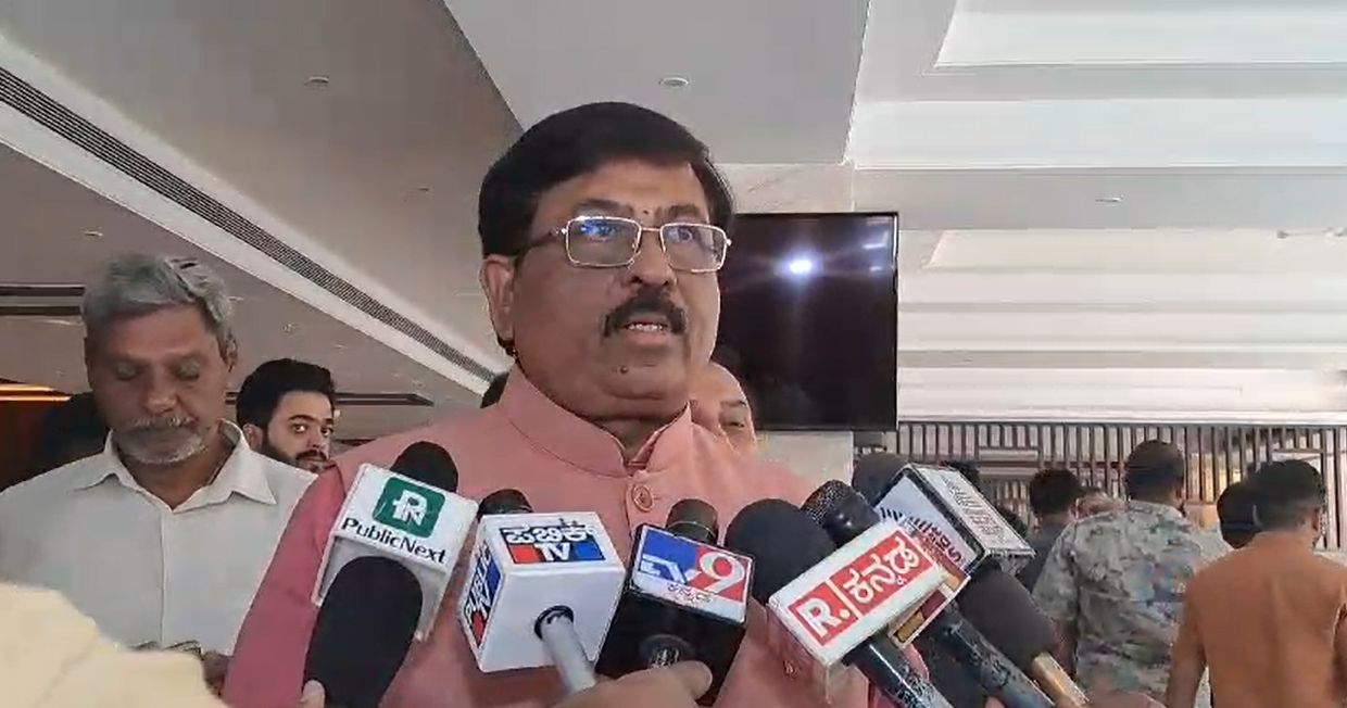 पूर्व मंत्री मुरुगेश निरानी ने शिग्गावी में चुनाव…