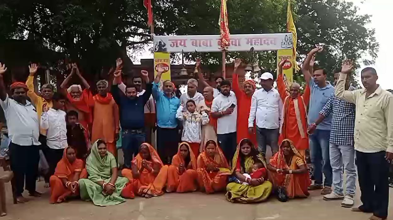 मन्नत पूरा होने पर चंदन कुमार ने बुढ़वा…