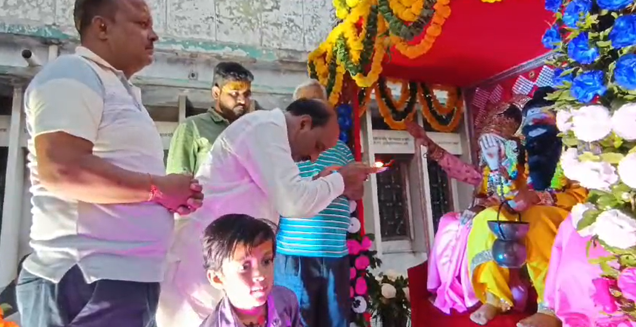 रामलीला महोत्सव में निकली धनुष यज्ञ…