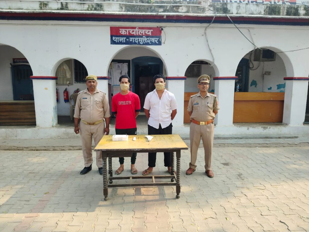 हापुड़ में चोरी की घटना का खुलासा, पुलिस ने 2 अभियुक्तों को किया गिरफ्तार