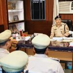 अपर पुलिस महानिदेशक ध्रुव कांत ठाकुर का गढ़मुक्तेश्वर थाना निरीक्षण