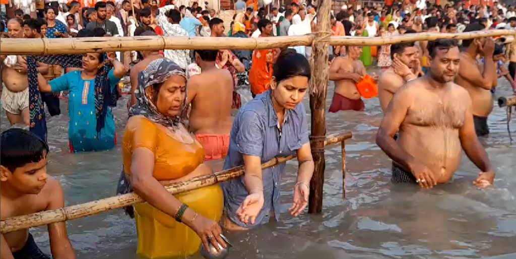 पितृविसर्जनी अमावस्या पर उमड़ा विशाल जन सैलाब