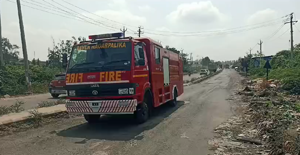 बिना इस्तेमाल नया फायर फाइटर हुआ बीच सड़क पर खराब