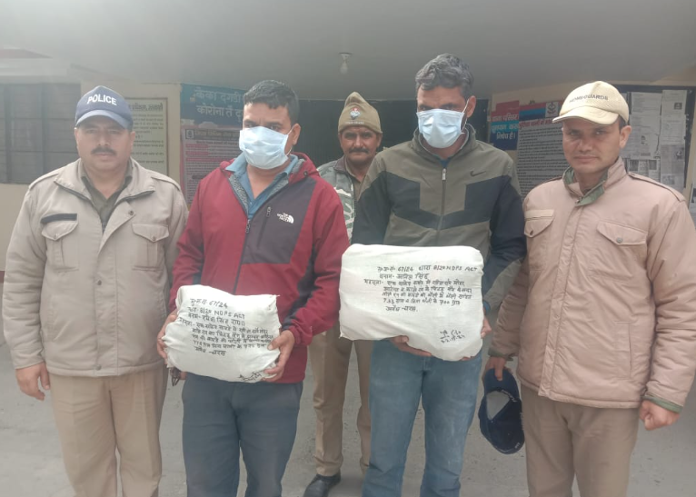 डेढ किलो चरस के साथ 2 तस्कर गिरफ्तार