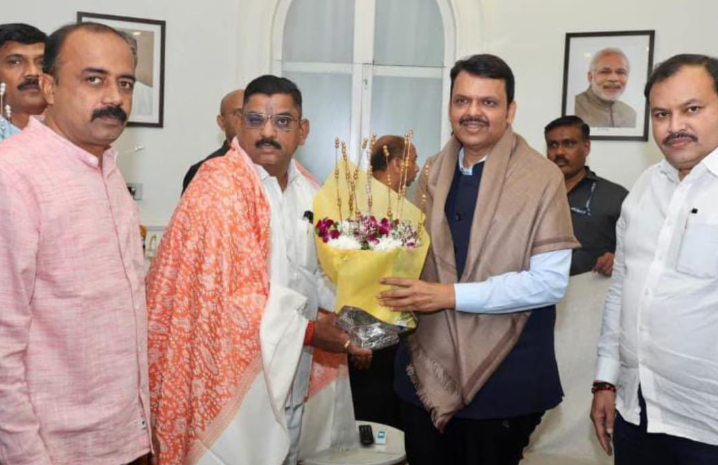 नवनिर्वाचित विधायक हरीश पिंपले का उपमुख्यमंत्री ने अभिनंदन किया
