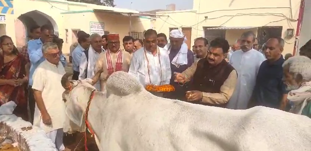 देश के प्रधानमंत्री एवं राज्य सरकार गायों के स्थान को लेकर हुऐ चिंतित