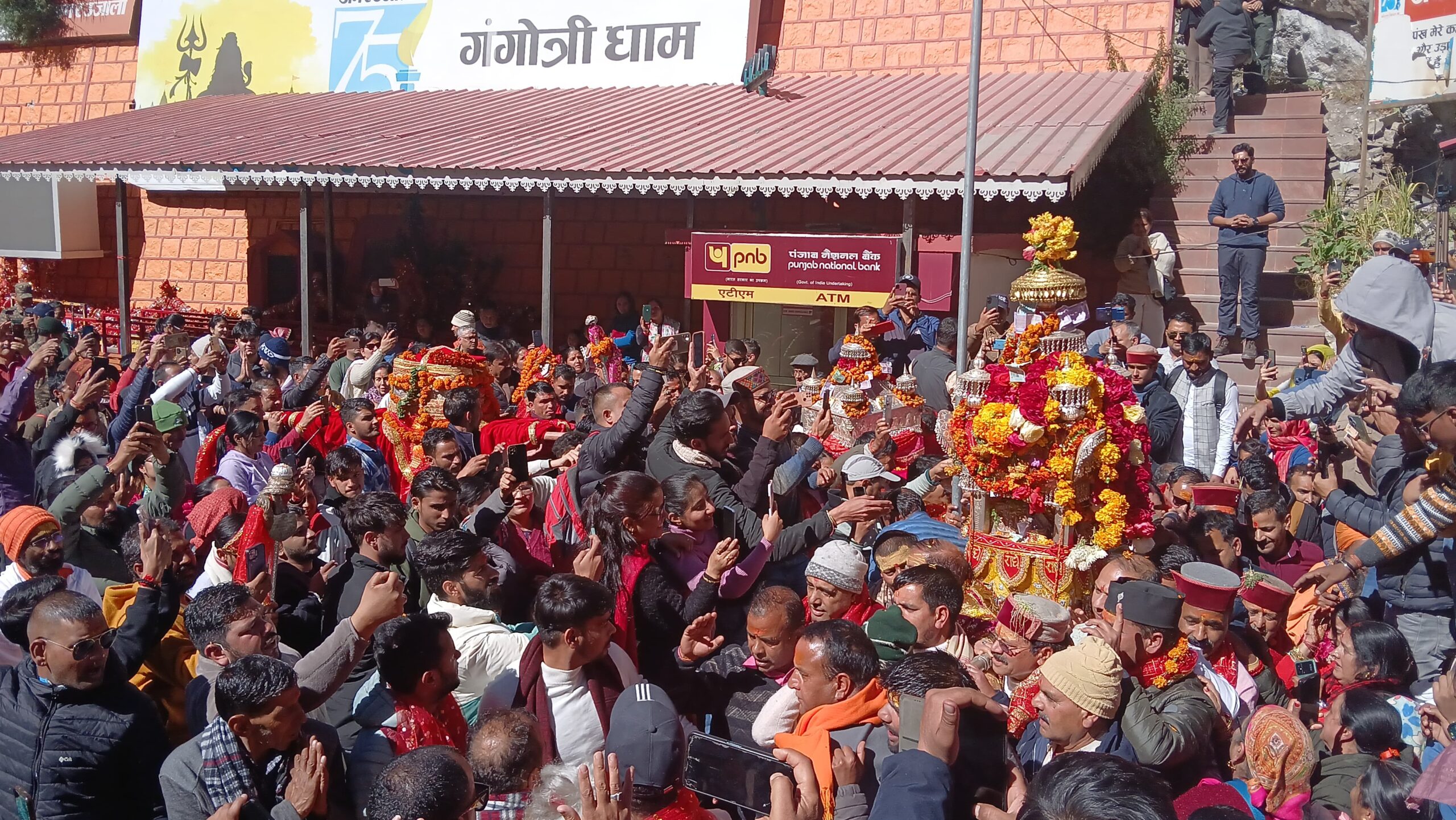 गंगोत्री और यमुनोत्री धाम के कपाट आज बंद,…