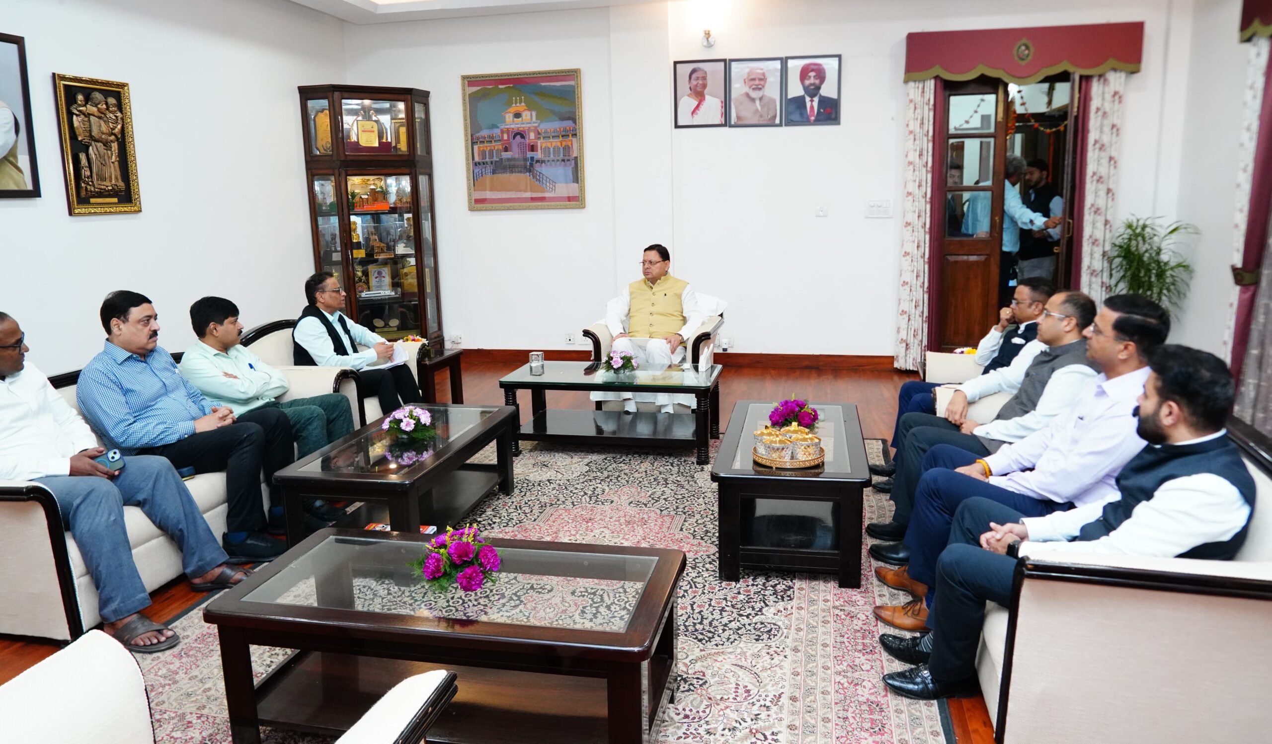 मुख्यमंत्री धामी से आईएएस एसोसिएशन ने की मुलाकात