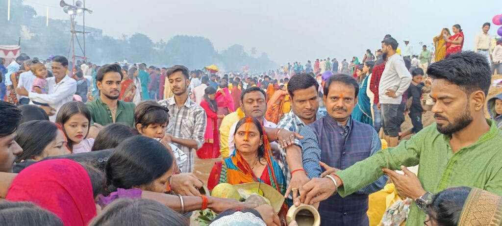 गिरिडीह में धूमधाम से मनाया गया चार दिवसीय छठ पूजा महापर्व