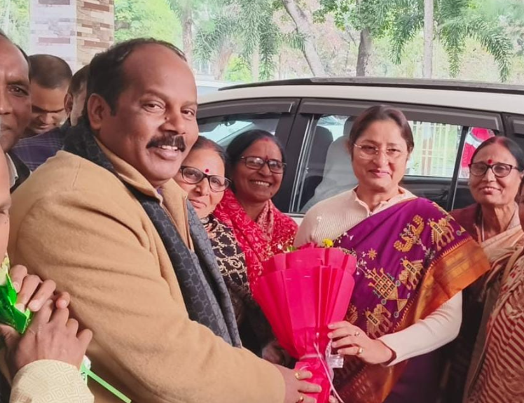 हजारीबाग सदर विधायक ने महिला…