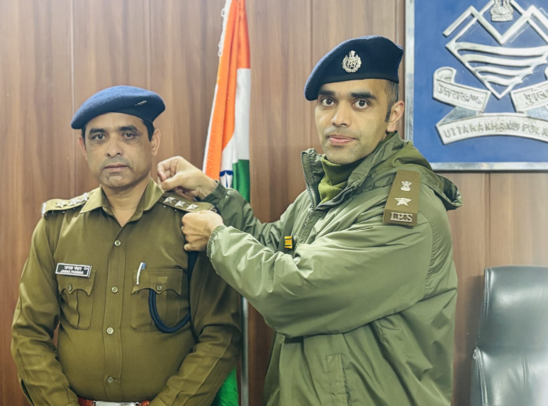 पदोन्नत होने पर एसएसपी ने बैज…