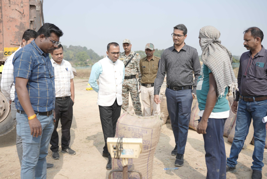 धान खरीदी केन्द्र चिकनीपाली के समिति प्रबंधक को धान खरीदी कार्य से किया गया पृथक