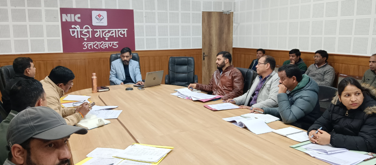 जिलाधिकारी की अध्यक्षता में हुई राजस्व संवर्द्धन एवं अनुश्रवण समिति की बैठक