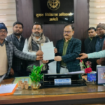 पत्रकार एसोसिएशन ने डाक्टर बृजेश कुमार को हटाये जाने का सौंपा ज्ञापन