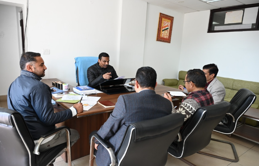 मतदाता दिवस की तैयारियों के लिए अपर मुख्य निर्वाचन अधिकारी ने ली बैठक