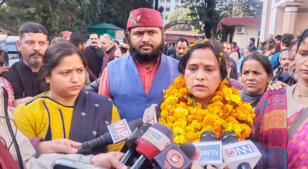 दलबल के साथ ऊर्जा गठबंधन की प्रत्याशी सुलोचना ईष्टवाल ने किया नामांकन
