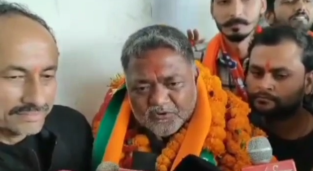 भाजपा प्रत्याशी ने विशाल रैली निकाल कर कराया नामांकन