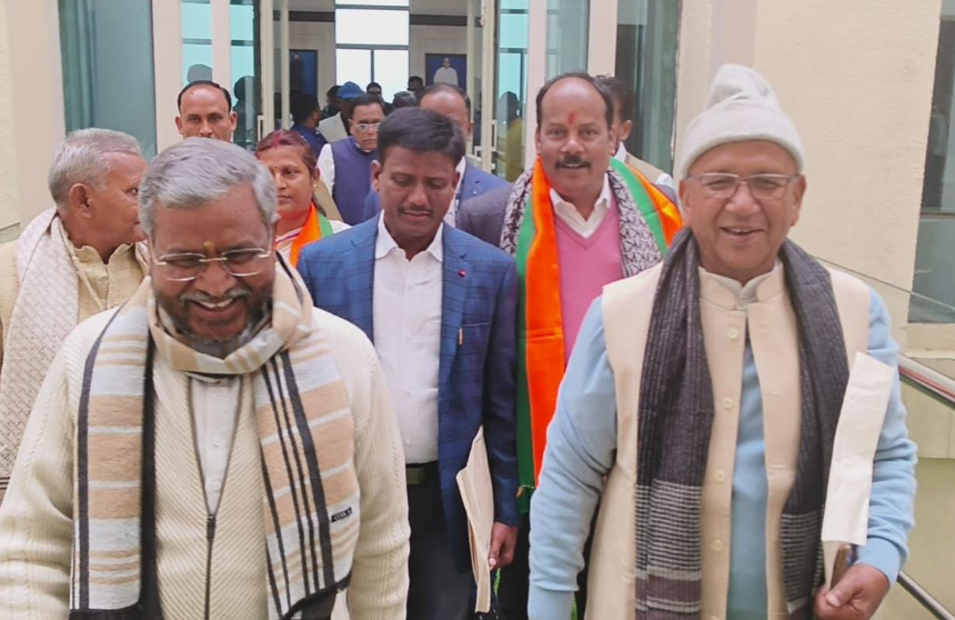 विधायक ने लोकतंत्र के मंदिर…