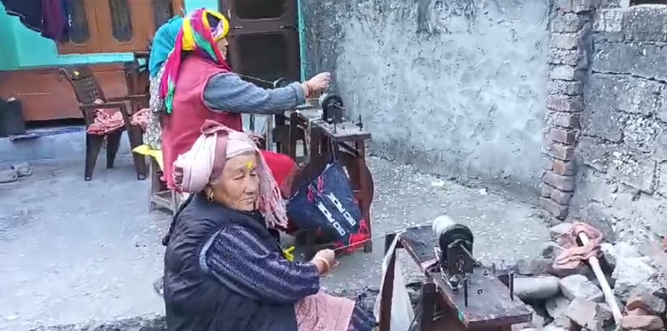 भोटिया जनजाति के लोग तैयार कर…