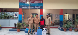 पुलिस ने 03 पेटी अवैध शराब के साथ…