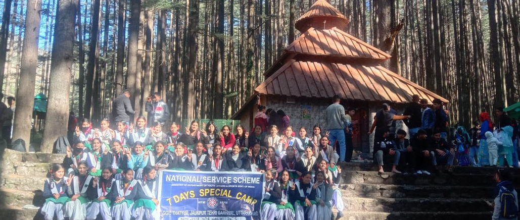 छात्राओं को पौराणिक स्थलों का करवाया भ्रमण