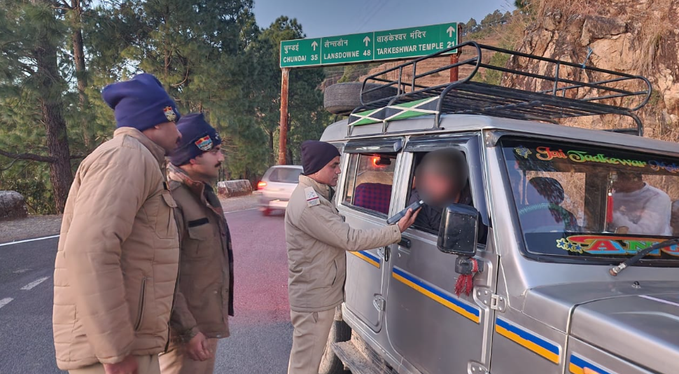 पुलिस की शराब पीकर वाहन चलाने वाले चालकों पर कार्यवाही जारी