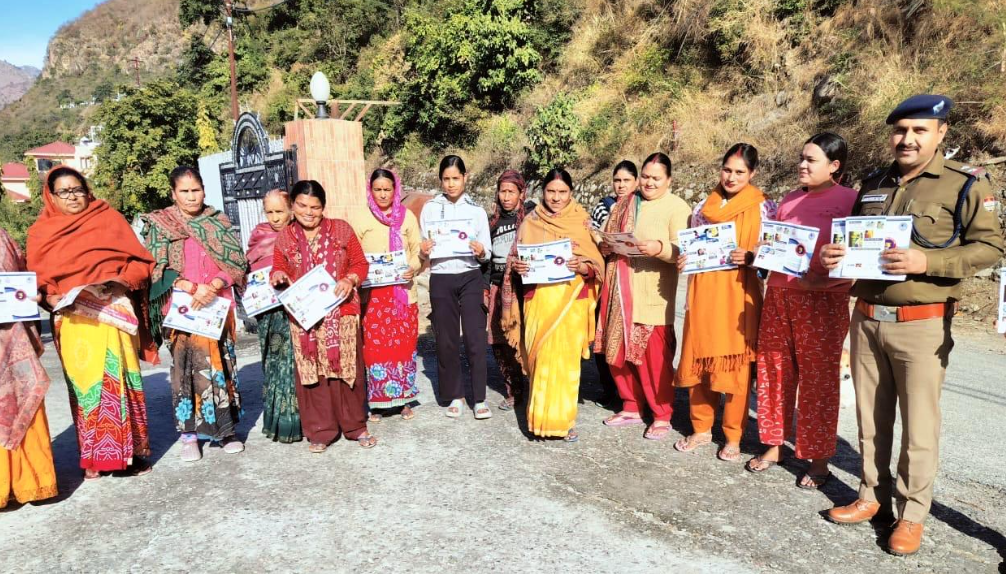 पुलिस ने आमजन को साइबर अपराधियों से सुरक्षा व नशे से दूर रहने की दी सलाह