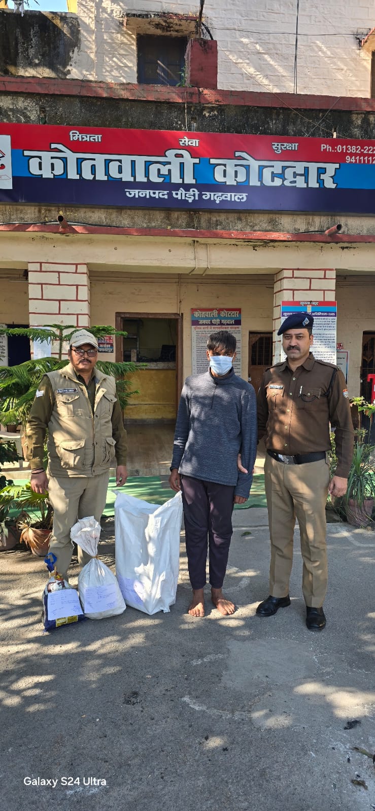 घरों और एसी से कॉपर तार…