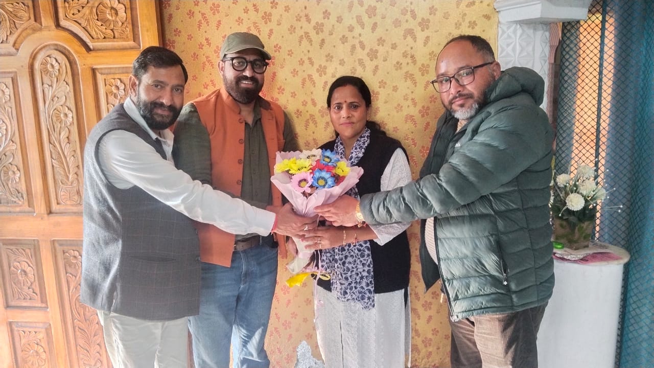 रीजनल पार्टी के राष्ट्रीय अध्यक्ष सेमवाल ने की मेयर प्रत्याशी सुलोचना से मुलाकात