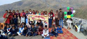 अभिभावकों ने रैम्प पर बिखेरा जलवा, हण्डुल बना…