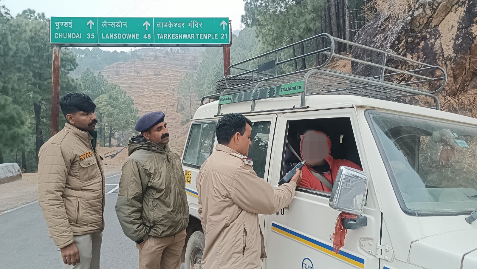 पौड़ी पुलिस द्वारा शराब पीकर वाहन चलाने वाले चालकों पर लगातार कसा जा रहा शिकंजा