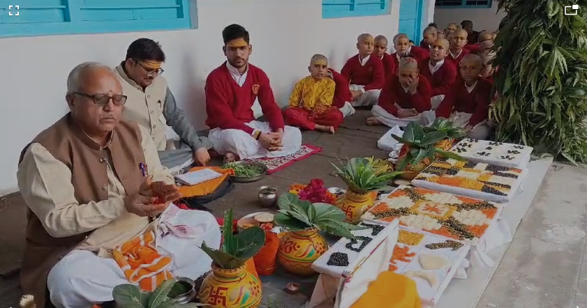 दो दिवसीय सामूहिक यज्ञोपवीत संस्कार यज्ञ का शुभारम्भ