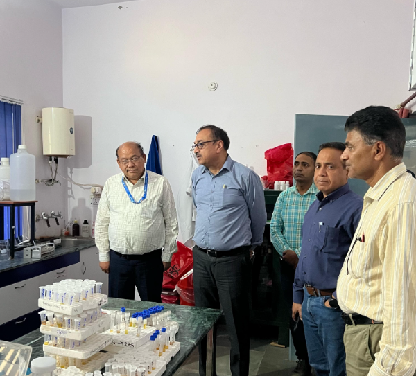 निदेशक पशुपालन ने किया रोग अनुसंधान प्रयोगशाला का दौरा