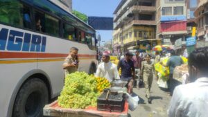 अवैध अतिक्रमण कर यातायात को बाधित करने वाले…